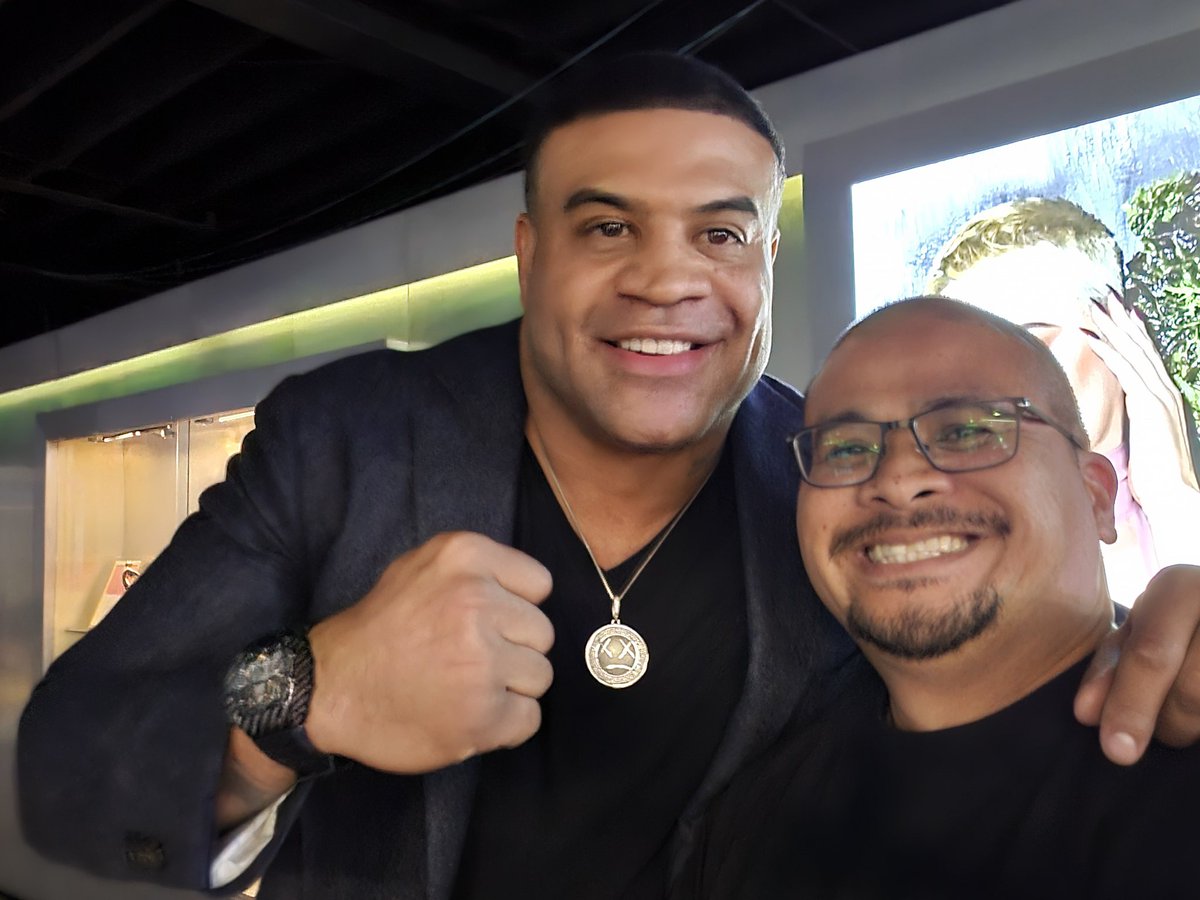 Can I sit with you again <a href="/shawnemerriman/">Shawne Merriman</a> ? Excited that it is out this way!!!! <a href="/LightsOutXF/">Lights Out Xtreme Fighting</a>