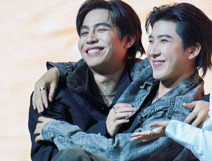 bluesandlight's tweet photo. “Yours ever cause its been always you” 
🤍🧡 https://t.co/rPFAjWzBHr