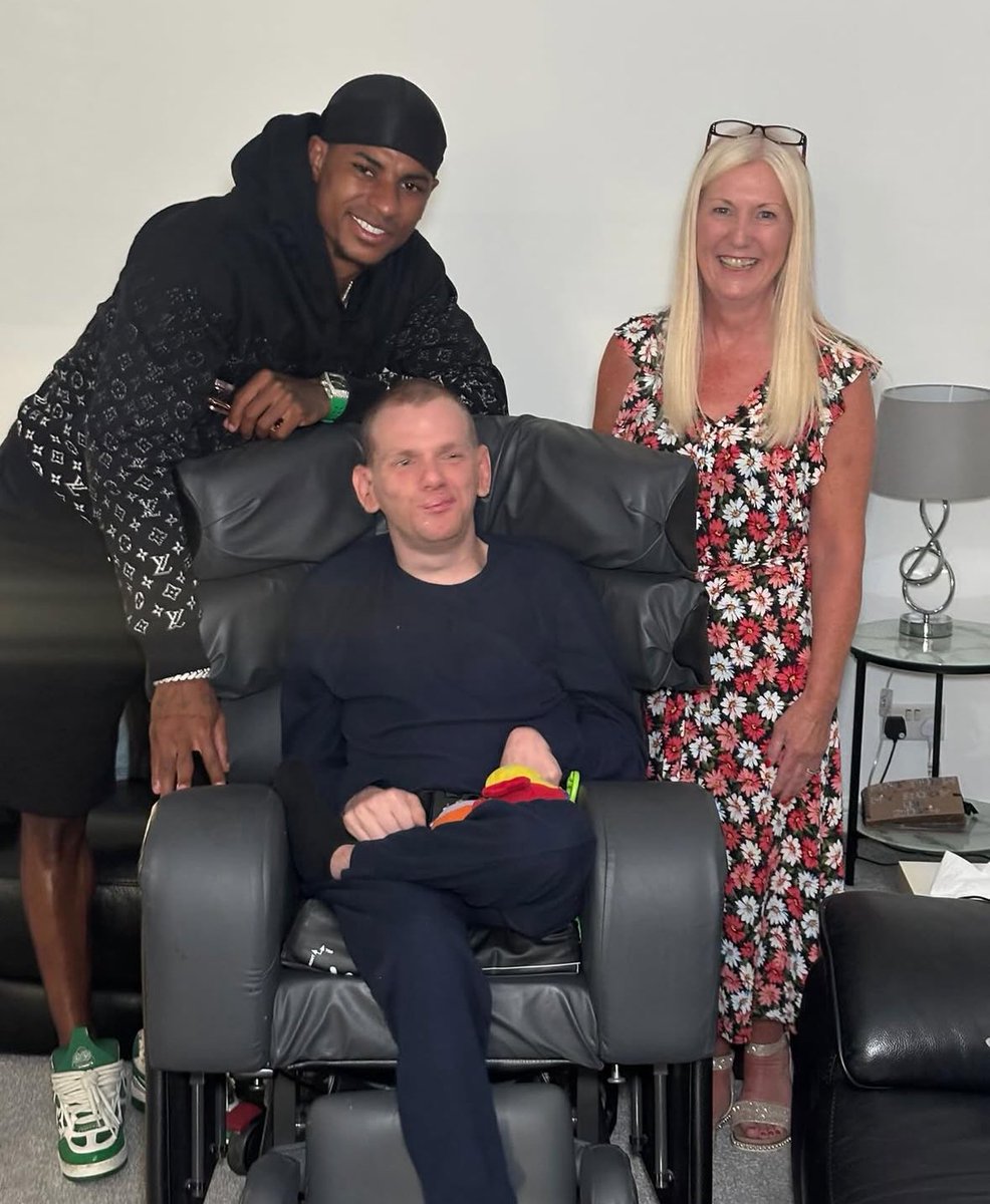 United Scout (@unitedsc0ut) on Twitter photo Marcus Rashford is a top human being aswell as being a top class footballer.
A great person. ❤️<a href="/MarcusRashford/">Marcus Rashford</a> Marcus Rashford is a top human being aswell as being a top class footballer.
A great person. ❤️<a href="/MarcusRashford/">Marcus Rashford</a>