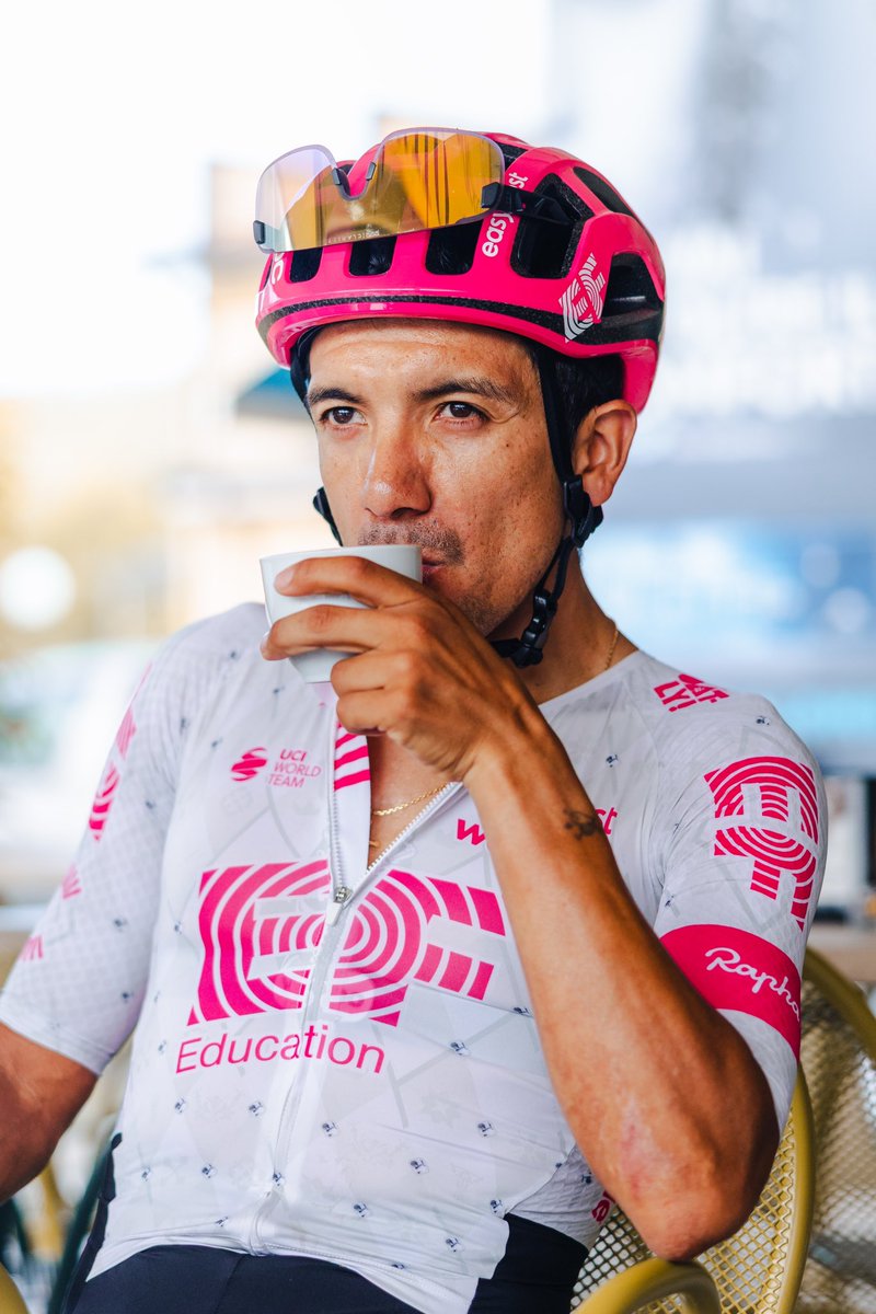 Richard Carapaz M (@richardcarapazm) on Twitter photo Recargando energías para continuar la batalla en el <a href="/giroditalia/">Giro d'Italia</a> ☕️🔋
📸 <a href="/visualsofharry/">Harry Talbot</a> Recargando energías para continuar la batalla en el <a href="/giroditalia/">Giro d'Italia</a> ☕️🔋
📸 <a href="/visualsofharry/">Harry Talbot</a>