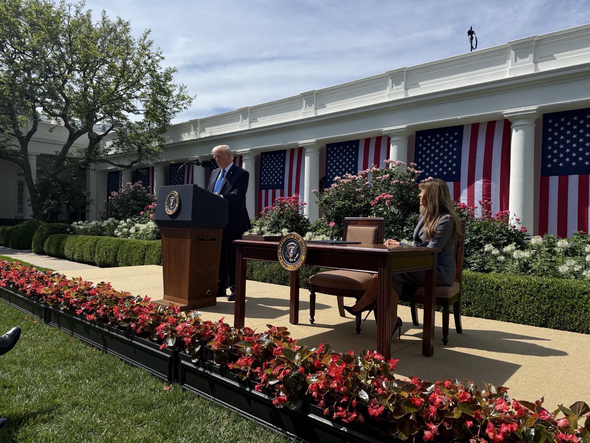 MaElviraSalazar's tweet photo. A historic day for FL-27 and families across America!
President Trump just signed the TAKE IT DOWN Act into law—a bill I proudly led in the House to protect our children from online predators and AI exploitation.
- - - - 
¡Día histórico para el Distrito 27 y las familias de EE.UU.!
El presidente Trump acaba de firmar la ley TAKE IT DOWN, un proyecto que lideré con orgullo en la Cámara de Representantes para proteger a nuestros niños de los depredadores en línea y del abuso con inteligencia artificial.