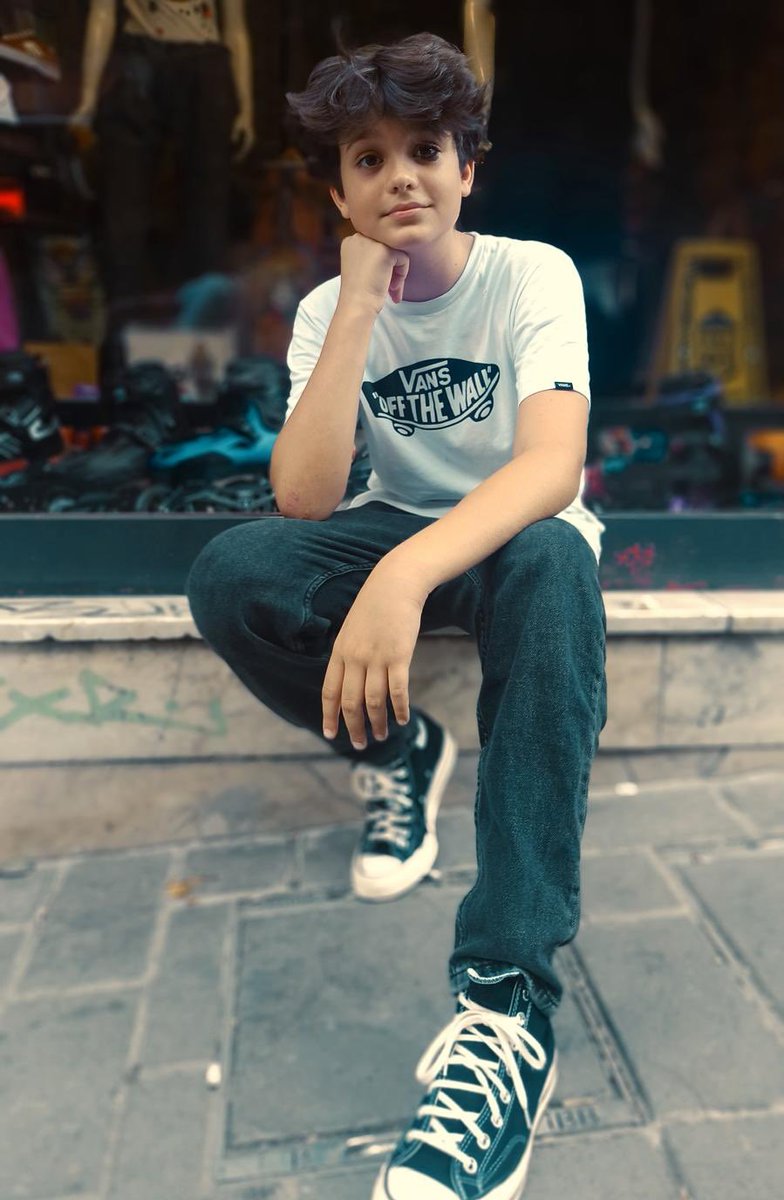 Dünyalar güzeli bu çocuk, bir "sıçmık" tarafından hunharca öldürüldü !! O maymun,  hapisten çıkmamalı !! En dipsiz delikte geberip gitmeli !! Zira dışarı çıktığı anda başka masumların da canına kıyacak !!

#AhmetMinguzziEmsalOlsun 
#AhmetinMasumiyetiKorunsun