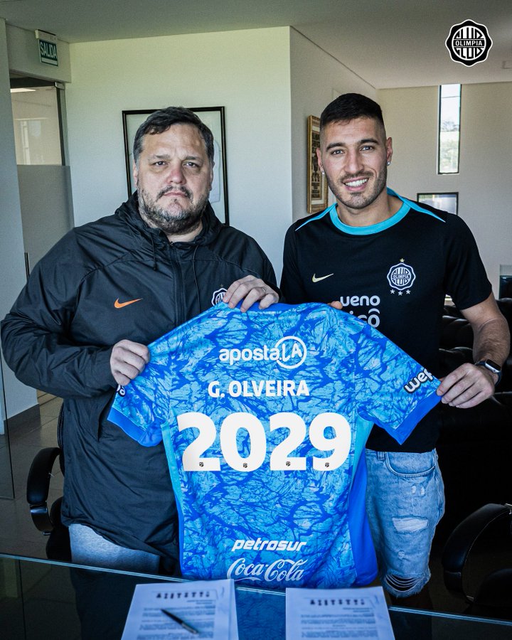 Tigo Sports (@tigosportspy) on Twitter photo 🥅ARCO ASEGURADO
✔️Olimpia le renovó el contrato a Gastón Olveira. El nuevo vínculo✍️ del arquero🧤 uruguayo con la Franja, es hasta diciembre del 2029.
📸<a href="/elClubOlimpia/">Club Olimpia</a> 🥅ARCO ASEGURADO
✔️Olimpia le renovó el contrato a Gastón Olveira. El nuevo vínculo✍️ del arquero🧤 uruguayo con la Franja, es hasta diciembre del 2029.
📸<a href="/elClubOlimpia/">Club Olimpia</a>