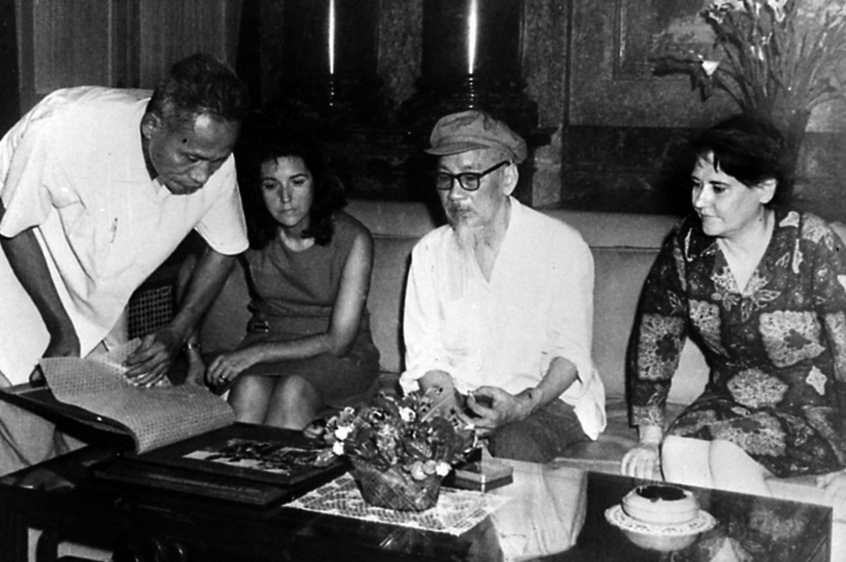 «¡La seguridad que inspira Ho Chi Minh a pesar de que no es alto, ni grueso! Pero su personalidad tiene tal fuerza que siente uno que nada puede pasar si él está en Vietnam; y siente uno que él nunca dejará de estar en Vietnam». Haydee.
Aniversario 135 del natalicio de #HoChiMinh