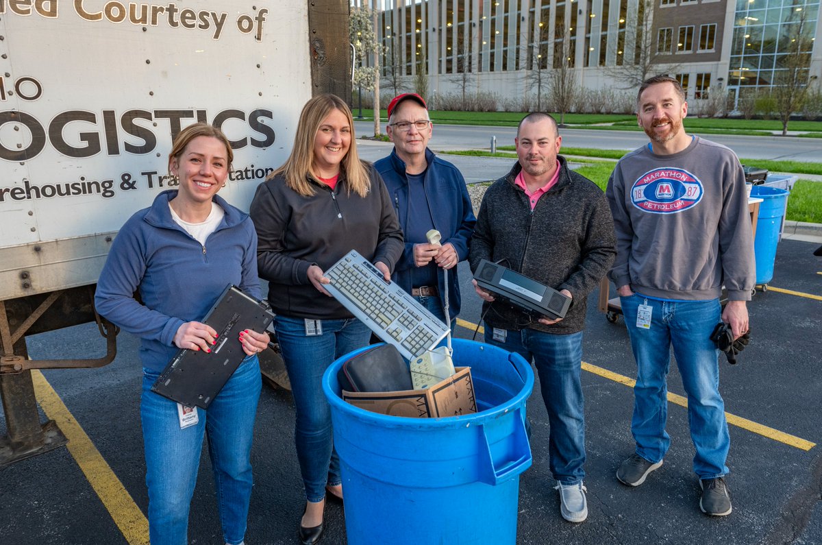 MarathonPetroCo's tweet photo. In Pictures: Celebrating Earth Day at MPC! 🌎 Full story here: 🔗 https://t.co/TExldCUwGf https://t.co/Rkje99EjLM