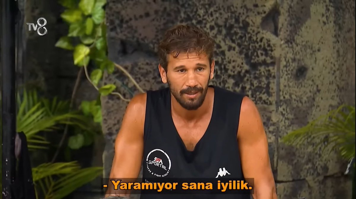 cankilicci's tweet photo. Ada şartlarında en karizma kalan yarışmacı Adem ağabeydir. Diğerlerinin eşgaller Amazon kabile mensuplarına doğru giderken Adem utanmasa Jon Snow gibi takılacak https://t.co/GT76IQvFc7