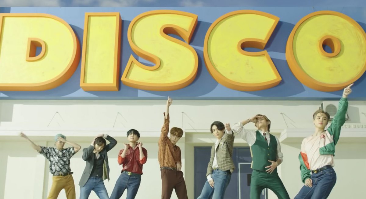 charts_rose's tweet photo. Longest-charting songs by K-pop acts inside the top 10 on Billboard Global 200:

#1. “APT.” — 30 weeks*
#2. “Dynamite” — 26 weeks
#3. “Seven” — 21 weeks
#4. “Cupid” — 11 weeks

*still charting https://t.co/VKq49OQuPw