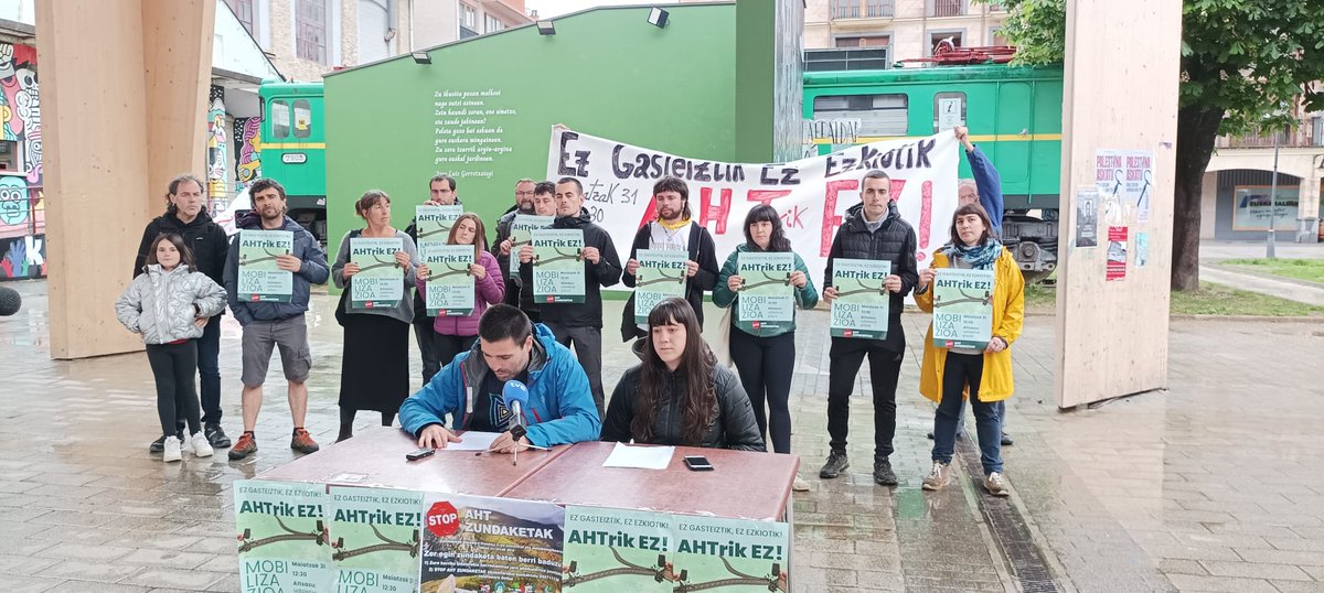 ahtgelditu's tweet photo. STOP ZUNDAKETAK- AHTrik EZ!
Gaurko Prentsaurrekoaren idazkia.
M-31 Mobilizazioa Altsasun.

STOP SONDEOS- TAV NO.
Comunicado de la Rueda de prensa de hoy.
 31-M. Movilizacion en Altsasu. https://t.co/itaASp9Z1Q