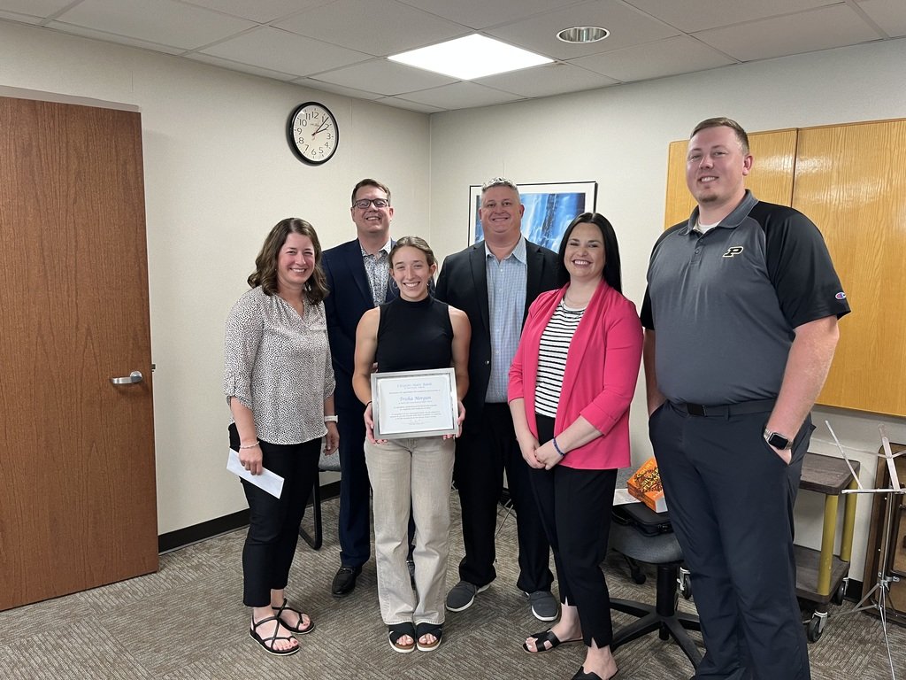 RushvilleHigh's tweet photo. Trisha Morgan was presented with a $5,000 scholarship from Citizen's State Bank! Congratulations! https://t.co/j6poEOB73Z