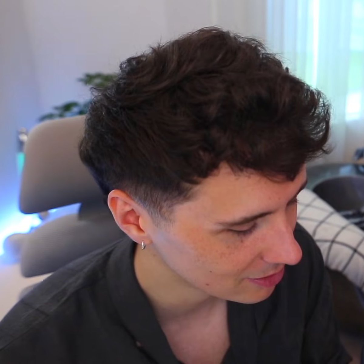 hes so pretty oh my GODDD