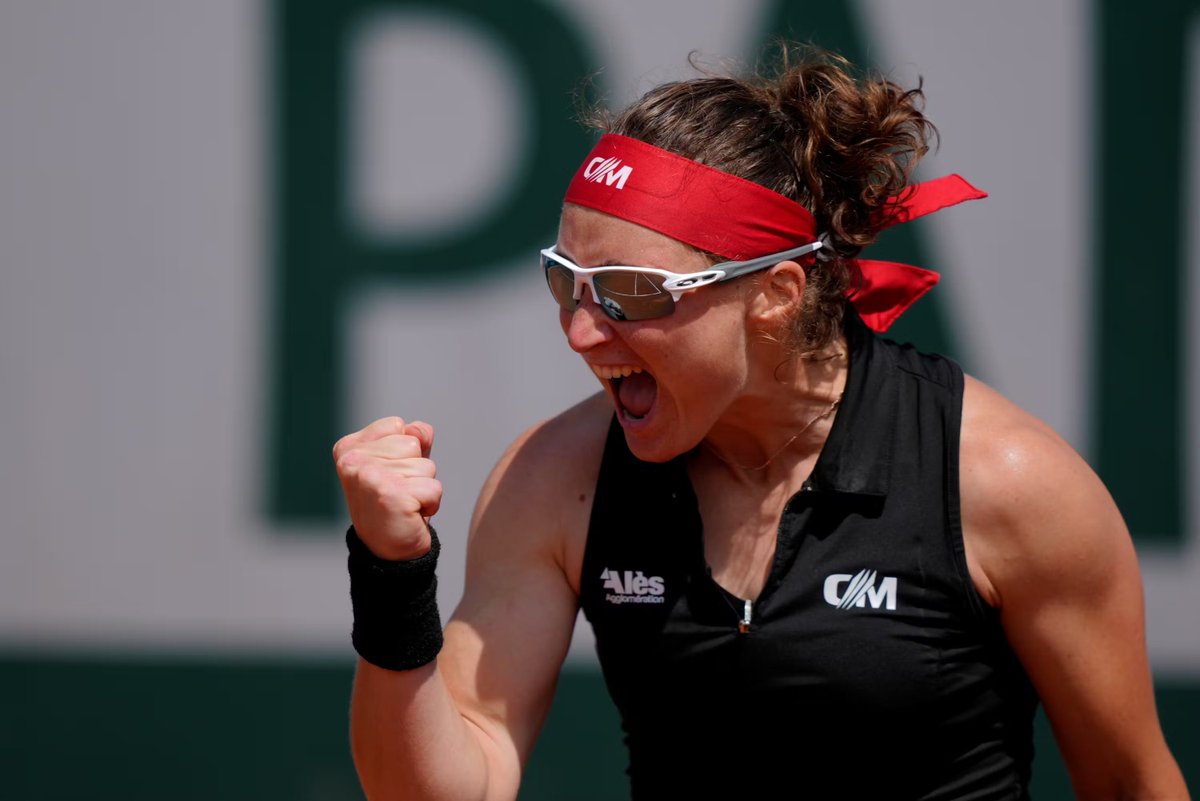 Fan 2 Tnis tweet media