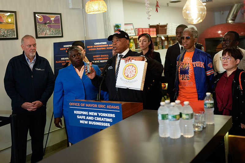 Mayor Adams Celebrates Progress Closing Illegal Smoke Shops, Turning Vacant Storefronts Into Legal, Small Businesses balitangnewyork.com/2025/05/mayor-…