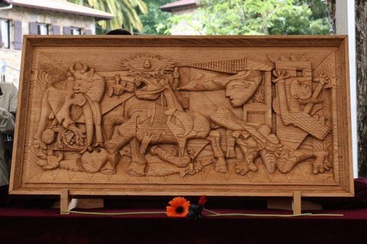 Galdakao 28 aldiz bonbardatu zuten faxistek, eta 1937ko maiatzaren 19an 16 bizilagun hil zituzten.

Gertakari latz horiek izugarrizko zauria eragin zuten gure herrian. Beti gure oroimenean.

📷 <a href="/geuriaeus/">Geuria</a>