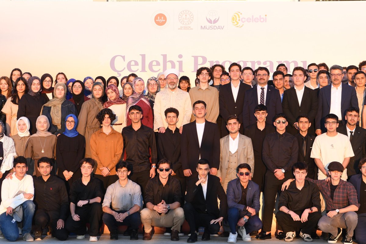 Uluslararası Müslüman Topluluklarla Dayanışma Vakfı’nın (MÜSDAV) Çelebi Programı mezuniyet töreninde dünyanın farklı coğrafyalarından gelen genç kardeşlerimizin heyecanına ortak olduk.

İyiliği yeryüzüne taşımaya aday bu gençler, hem kendi ülkelerine hem de bütün insanlığa
