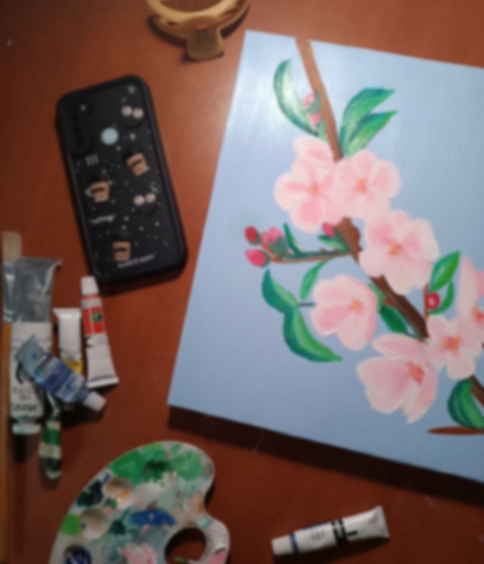 . #GeceyeNotum
 
"Bazen insan, kendi 'içinden' de  sürülür.
İçine sığmayan,Rabbine sığınsın..."🌻