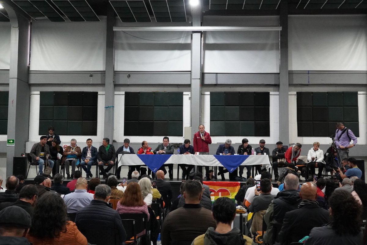 Ante las artimañas de la oposición, la respuesta del pueblo es la organización. En este momento estamos en la Cumbre Indígena, Social y Popular convocada por la ciudadanía en contestación al hundimiento de la #ConsultaPopular. ¡Una vez más queda demostrado que el pueblo manda!