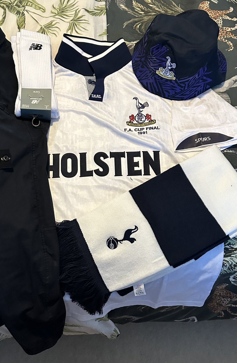 Ed_Casson_'s tweet photo. Packing nearly done for Bilbao. Early flight tomorrow followed by a long drive! Can’t wait. See you there  🇪🇸 ⚽️ #COYS #Spurs https://t.co/87m364aL9M