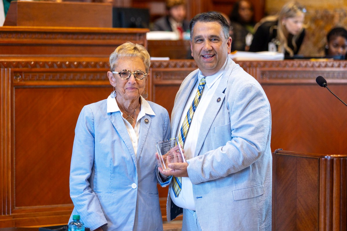 Rep. Wyble recognizes Rep. Freiberg as Literacy Champion of the Year for her outstanding leadership and advocacy during Literacy Day at the Capitol.