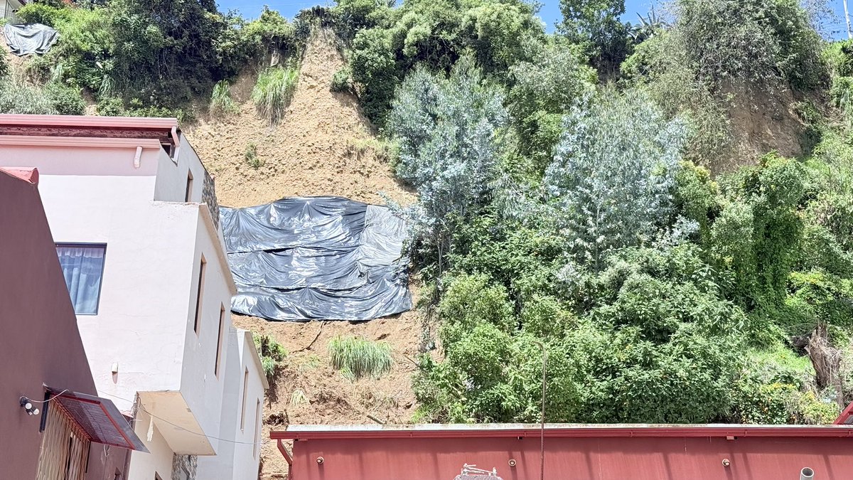 #AccionesInmediatas 🚨🛰️

📍 La Floresta parroquia Bellavista 

👷‍♂️ Seguimos trabajando y monitoreando los frentes distintos frentes activos.

<a href="/czamoramatute/">Cristian Zamora M</a> <a href="/MunicipioCuenca/">Municipio Cuenca</a>