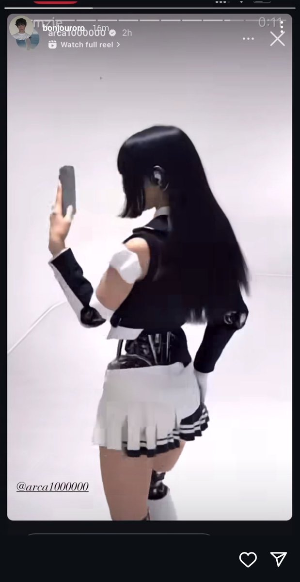 ronanjeanpaul's tweet photo. #roro & #arca ig stories!!
arca reposted a reel with #lookingpretty by @fiahmiau and @bonjouroro on her stories! https://t.co/UNOUUsqeSc