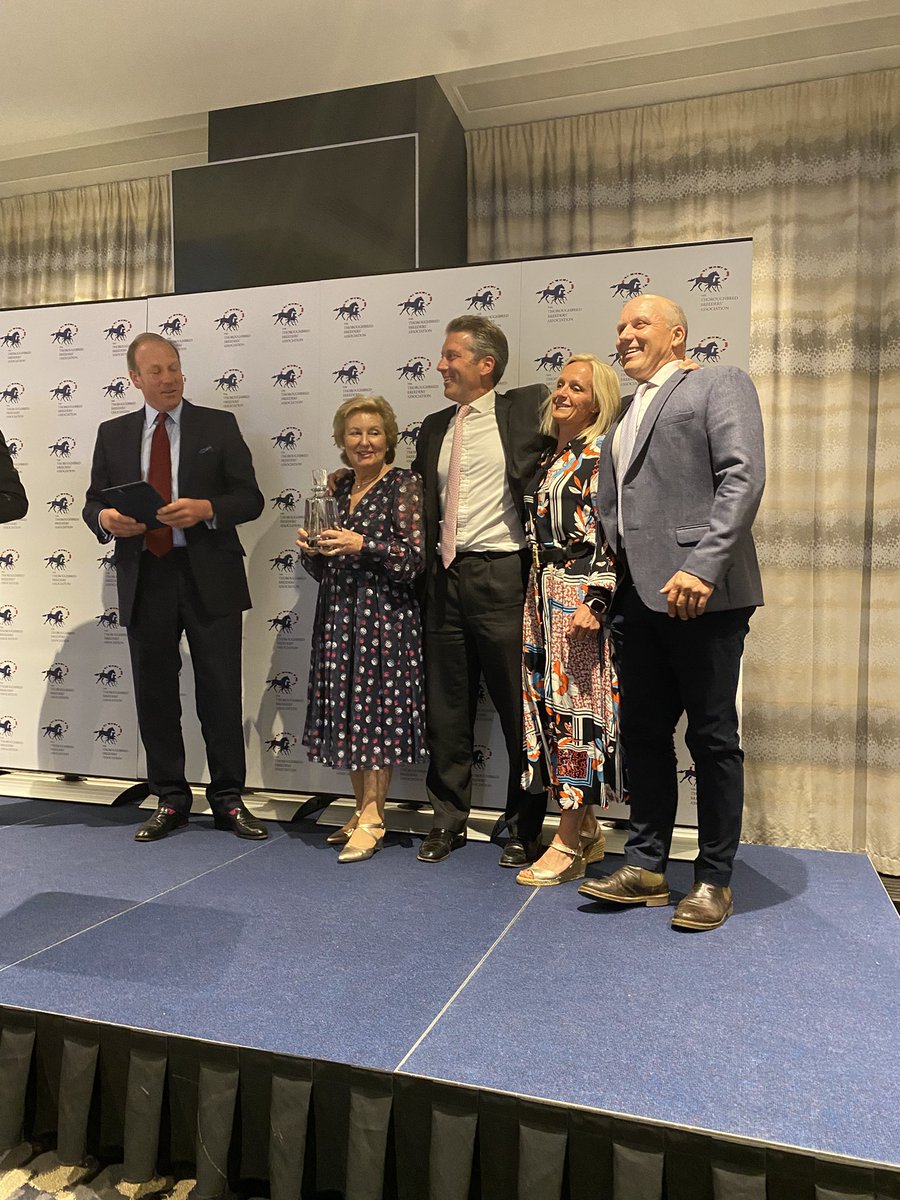 🏆 THE NEW LION is the winner of the <a href="/OverburySires/">Overbury Stallions</a> Trophy for leading Novice Hurdler at the #NHBreedersAwards Evening! 
 
Congratulations Robert and Jackie Chugg. 

#TBAawards #NHracing #thoroughbred #NHBreedersAwards