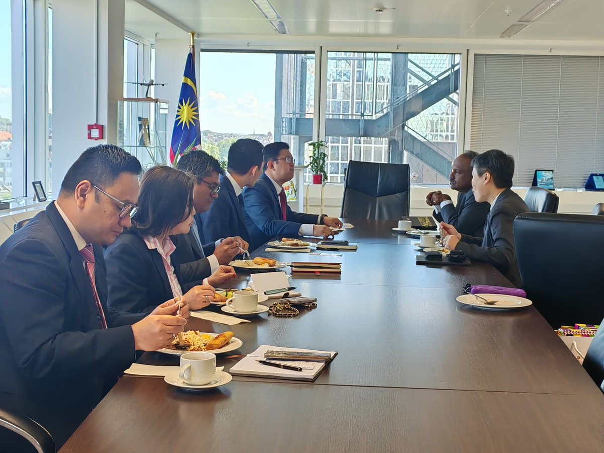 MyCEB's tweet photo. Miss Tan Mei Phing, CEO of MyCEB, visited His Excellency Consul Mohd. Fadzli Mohd. Radzi at the Consulate General of Malaysia in Frankfurt, accompanied by YB Tuan Sivakumar, Chairman of MyCEB, to strengthen diplomatic and industry ties.
#MyCEB #MyMOTAC #ImexFrankfurt2025 https://t.co/1UjvaoiWAh