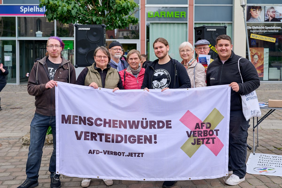 Heute habe ich an der Kundgebung „AfD-Verbot jetzt!“ des Bündnisses Merseburg für Vielfalt und Zivilcourage teilgenommen. Für unsere Demokratie müssen wir gemeinsam gegen die Gefahr von rechts einstehen.

#dielinke #ltlsa #demokratie #noafd #KeineAusredenMehr #verbotsverfahren