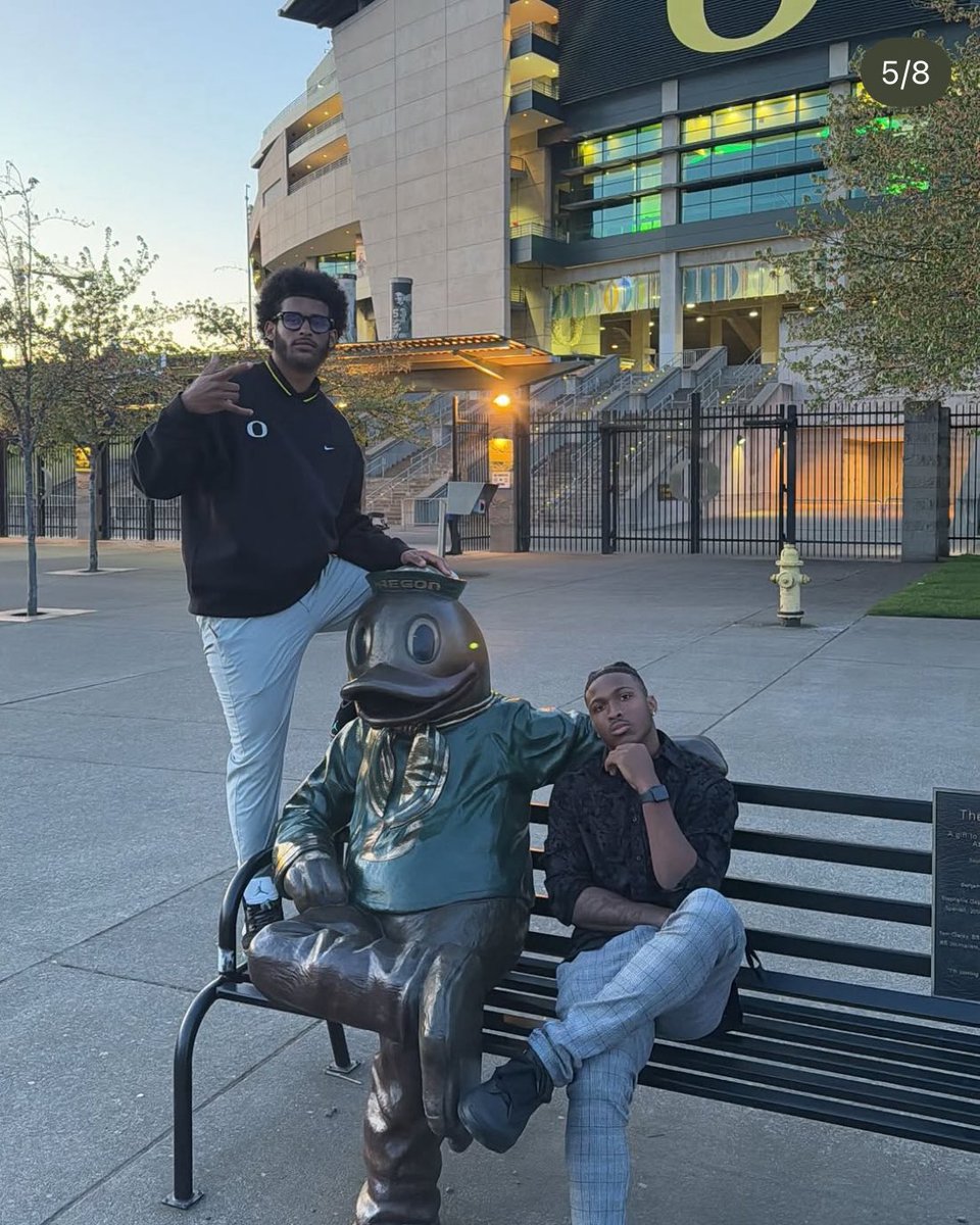 These two about to set the CFB world ablaze 🦆 

(pic from Dante Moore’s IG📸)
