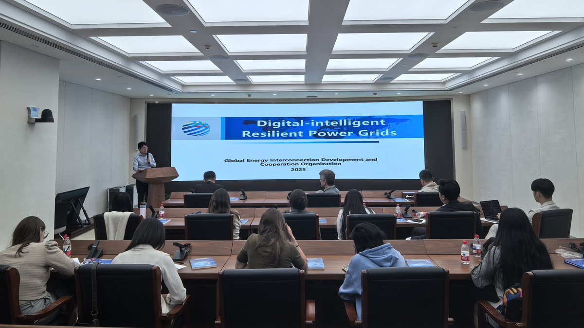 Geidco_Official's tweet image. 📣 On May 17, GEIDCO held a thematic training session on "Digitalized and Intelligent Strong Power Grid" at its headquarters.
geidco.org.cn/2025/0520/8467…
#GEIDCO @Columbia @Tsinghua_Uni