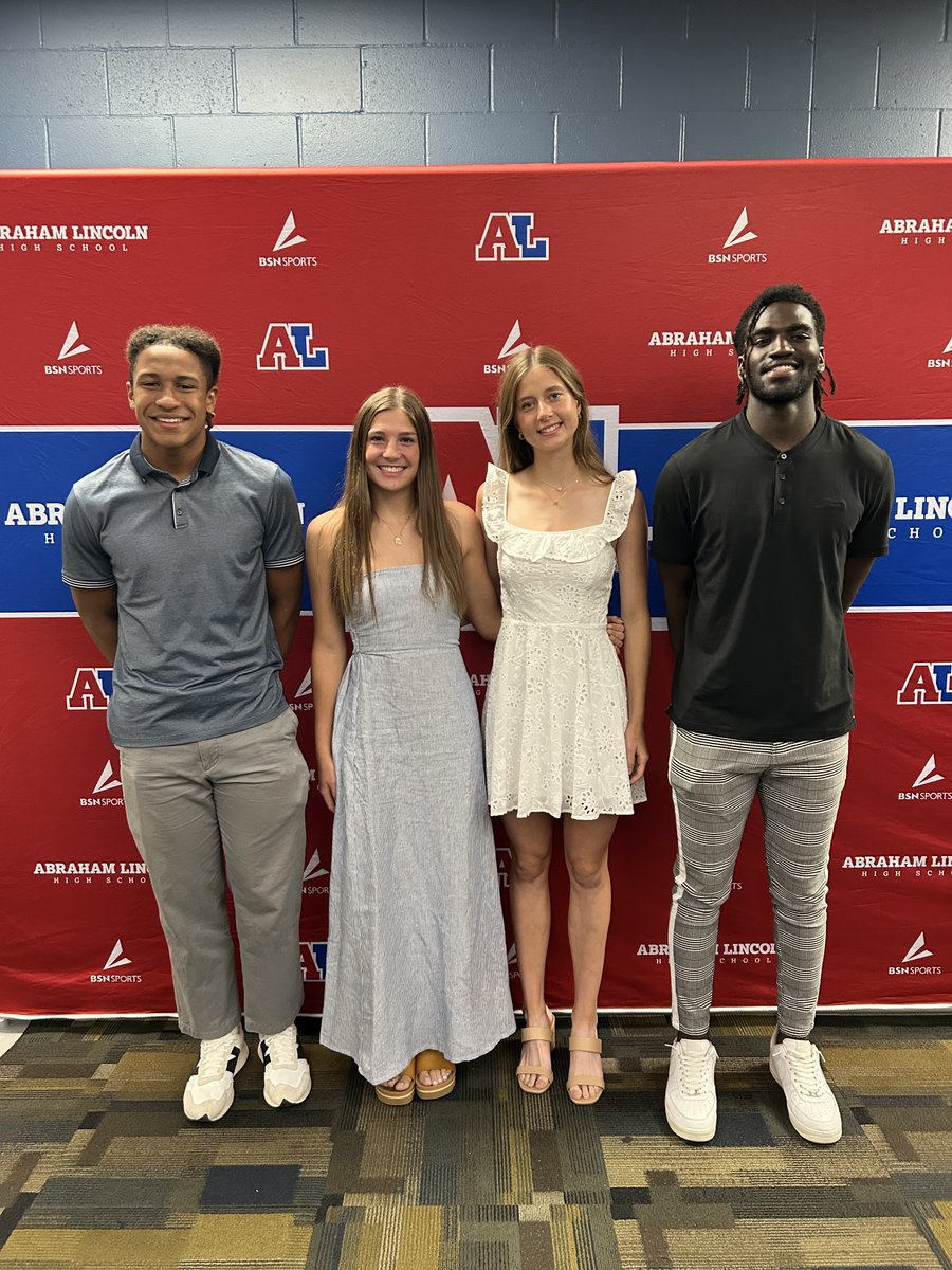 Congrats to our athletic award winners!!!
Isaiah Lusajo: Bernie Saggau Award
Hutson Rau: The Iowa Girl Award
Female Athlete of the Year: Aubrey Sandbothe
Male Athlete of the Year: Etienne Higgins!!