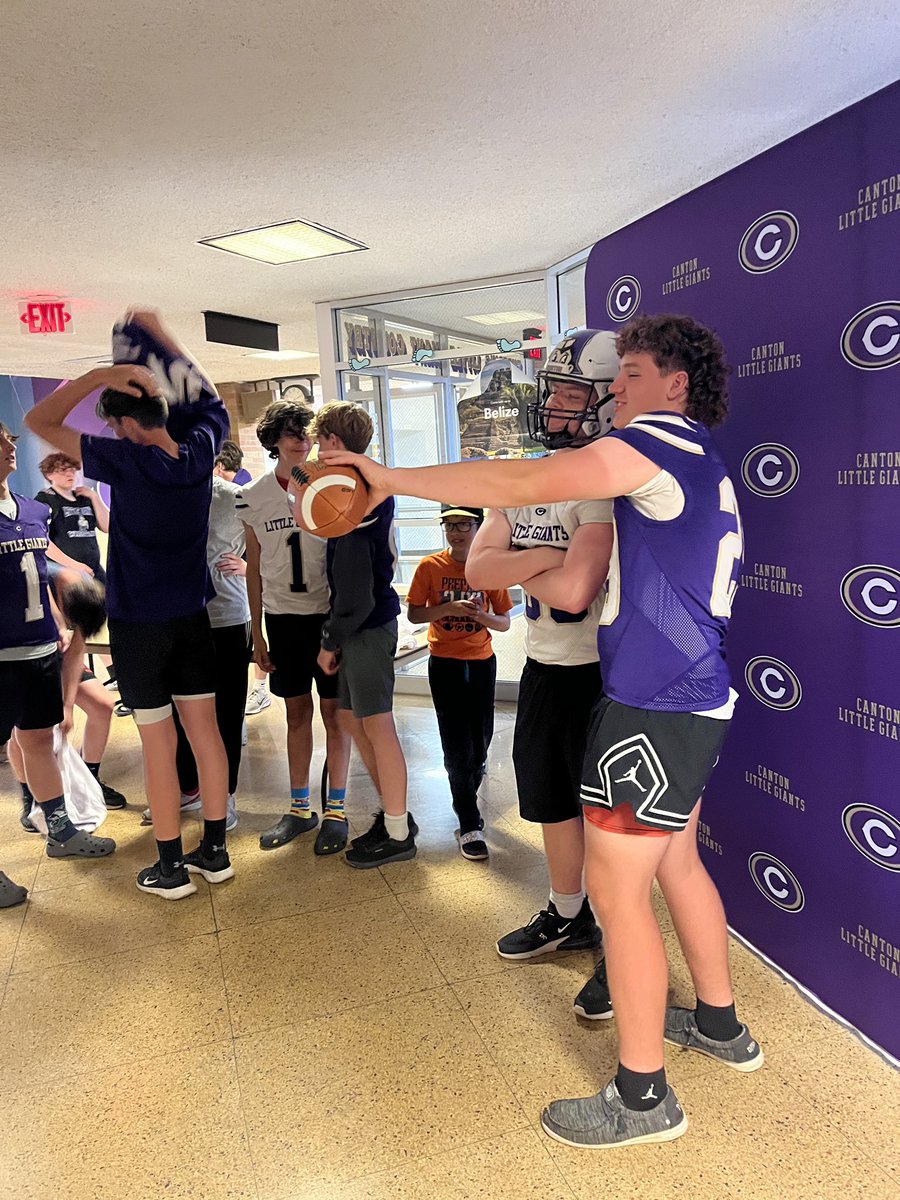 LittleGiantsFB's tweet image. Freshman Football Orientation βοΈ
The Class of 2029 is going to do GREAT things! πͺ