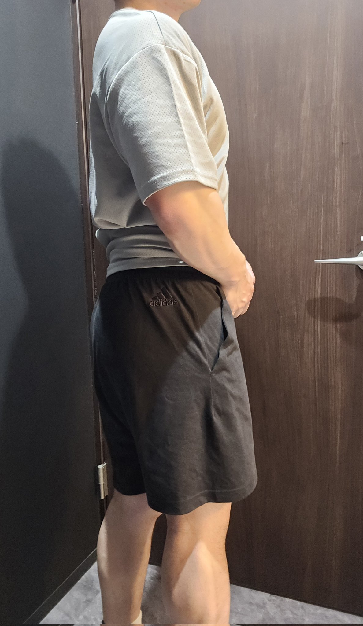 1 pic. おはよう☀︎ 昨日もお尻と脚トレ頑張りました🦵 このパンツでトレーニングするの好き🩲 脱いだら これが👉こう🍑 #muscle #バイセクシャル #裏垢男子 https://t.co/XlDNQyv0EI