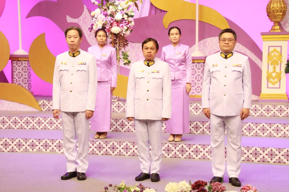 KTthanakom's tweet photo. (19 พ.ค.68) ศาสตราจารย์พิเศษธงทอง จันทรางศุ ประธานกรรมการ นำคณะผู้บริหารกรุงเทพธนาคม บันทึกเทปถวายพระพรชัยมงคล สมเด็จพระนางเจ้าฯ พระบรมราชินี ณ สถานีวิทยุโทรทัศน์แห่งประเทศไทย (NBT) เพื่อแสดงออกถึงความจงรักภักดี และน้อมสำนึกในพระมหากรุณาธิคุณ https://t.co/fZMk2bktyw