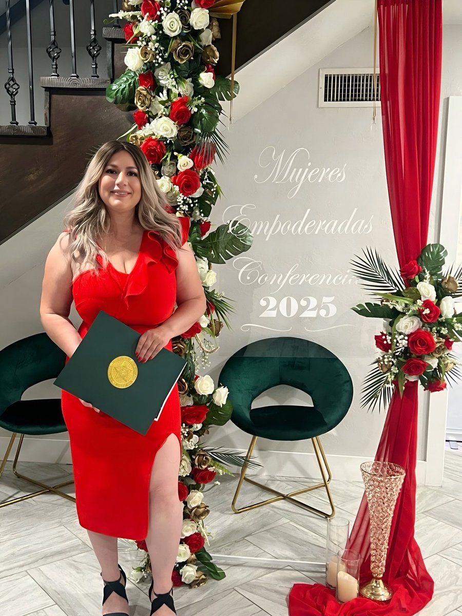 Primeramente muchas gracias a la persona o personas que me nominaron para la categoría de influencer y gracias al jurado que me eligió como la ganadora 🥇.