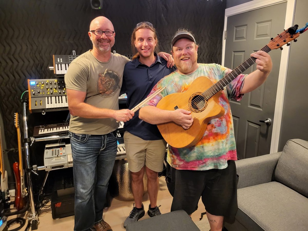 Today, Viva la Muerte began work on our fifth album, SPIRIT. Looking forward to trying out some of this new material May 31st at Oden Brewing Company !

#VivaLaMuerte #RVDAudio #vlmband #newmusic