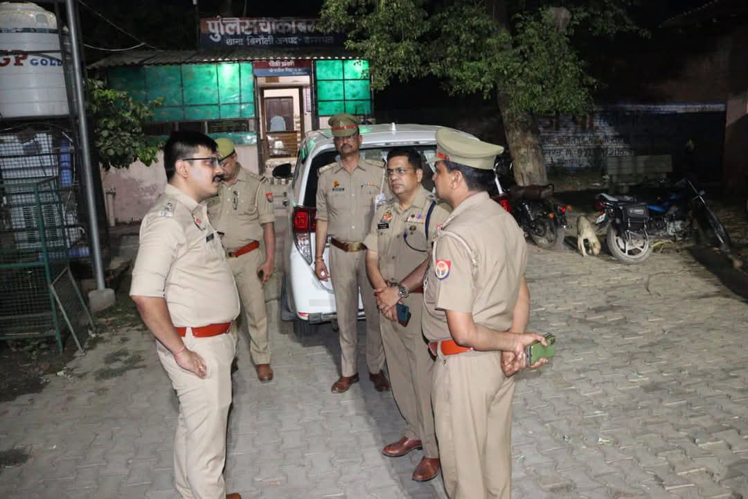 बिनोली थाने की व्यवस्था देखने पहुंचे आईपीएस सूरज कुमार राय, रात में पुलिस ड्यूटियों को भी किया चेक। <a href="/baghpatpolice/">Baghpat Police</a> <a href="/Uppolice/">UP POLICE</a>