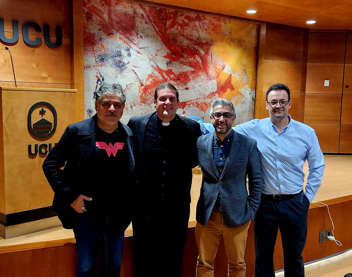 Miguel Pastorino (@miguelpastorino) on Twitter photo Hoy en <a href="/UCUoficial/">Universidad Católica</a> con la visita de <a href="/RicardoLolas/">Ricardo Espinoza Lolas</a> que nos compartió una provocadora reflexión sobre lo que nos hace humanos a la luz del diálogo con Hegel, Nietzsche, Ortega, Zubiri y Zambrano y los aportes de los últimos hallazgos de la ciencia sobre nuestros orígenes. Hoy en <a href="/UCUoficial/">Universidad Católica</a> con la visita de <a href="/RicardoLolas/">Ricardo Espinoza Lolas</a> que nos compartió una provocadora reflexión sobre lo que nos hace humanos a la luz del diálogo con Hegel, Nietzsche, Ortega, Zubiri y Zambrano y los aportes de los últimos hallazgos de la ciencia sobre nuestros orígenes.