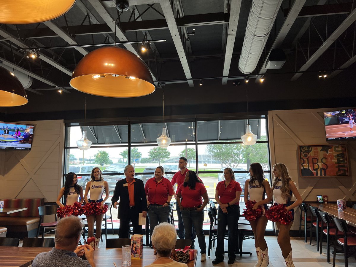 Hi! Welcome to Chili’s N.Arlington 🌶️ #newrestaurantopening #grandopenday #NArlingtonTX #chilis