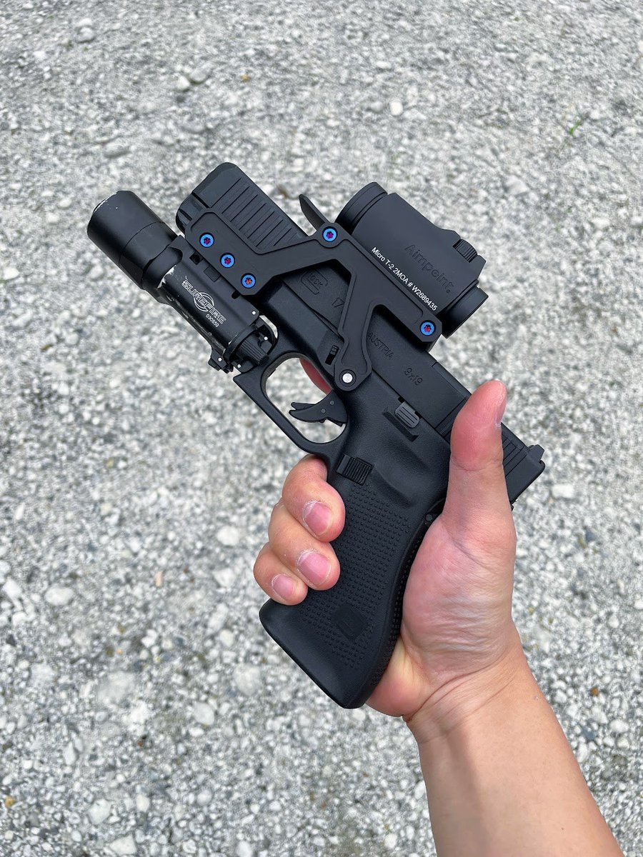 SDG x M-3D Agency AOM タイプマウント 
最終試作が到着！！！素晴らしい仕上がりで感動😭
アルミ削り出しならではの剛性も◎

マルイ, BATON, VFCなど各社グロックに対応。専用ホルスターも設計中🔥
微調整したのち、もうじき正式ローンチ致します😊お楽しみに！
#StardustGear
<a href="/sabage_3DCAD/">M-3D:もんま(商品開発支援)</a>