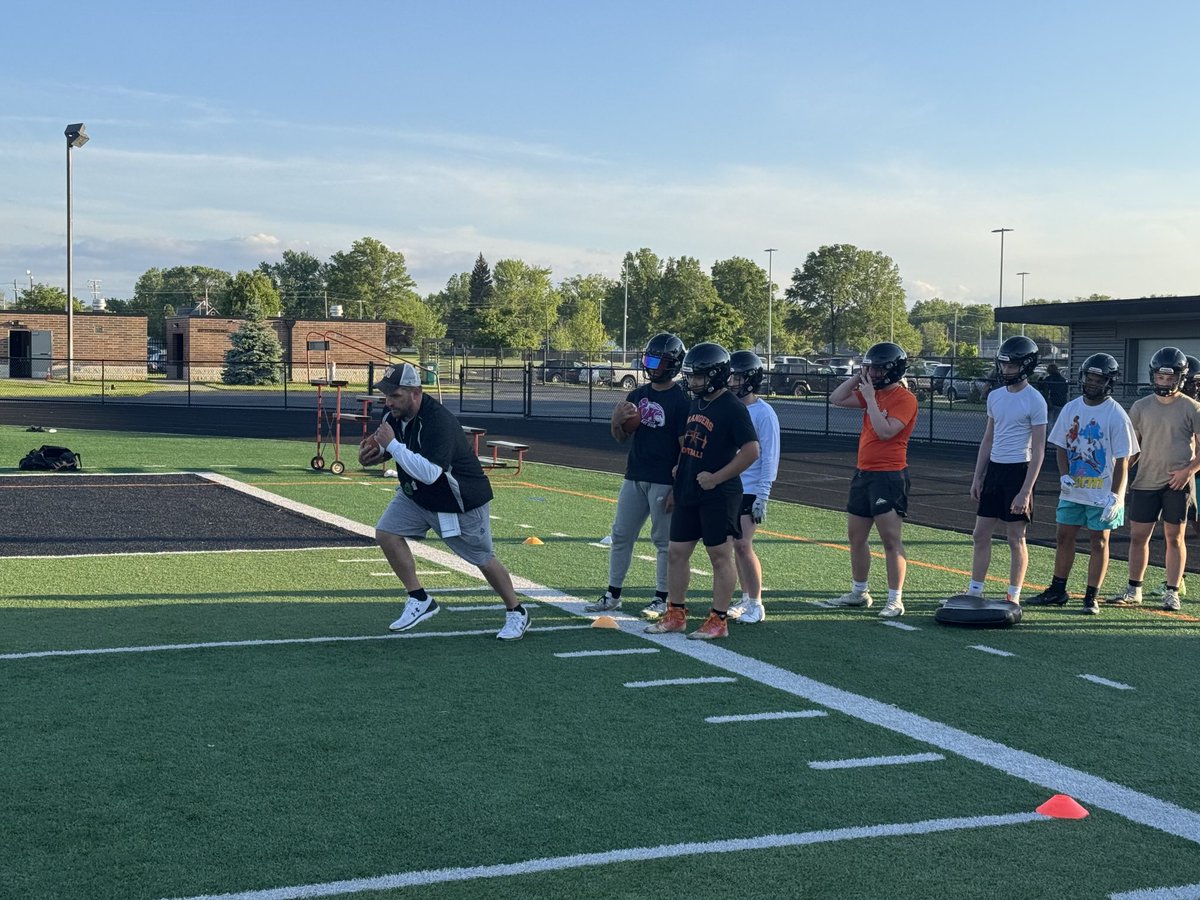 another Ranger alum added to the staff. Yes, that’s BUZZ Edwards SPRINTING with the football. Welcome home Buzz 💪🏼🏈