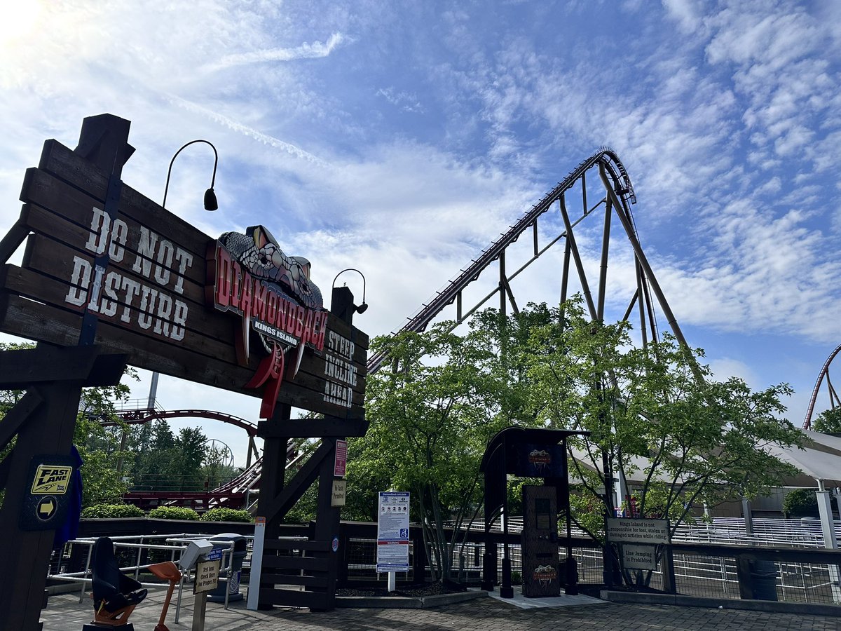 FyeCoasters's tweet image. Sorry guys had a busy weekend and busy week coming up. That’s why I haven’t been posting as much! Here’s a photo of Diamondback! #fyecoasters