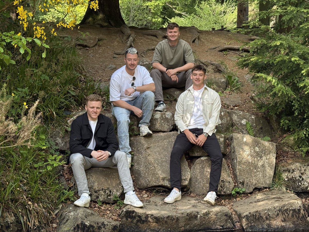 Behind-the-scenes photo shoot today with Good Vibes Only 👀

Drop a 📸 to see more from the day