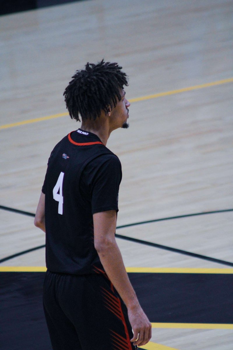 Had a great weekend at <a href="/TheHoopGroup/">Hoop Group</a>  live event with <a href="/S_IN_Shock/">Southern IN Shock</a> .

Averaged 

27ppg 
5apg 
5rpg 

Achieving a 3-1 record and a spot at the HGAL Championship in New Jersey. 

6’3 guard 
40 inch vert 
C/o 2025
Uncommitted and looking for a home ‼️‼️

<a href="/KevinMoses38/">Kevin Moses LLC</a> 
<a href="/BRamseyKSR/">Brandon Ramsey</a>