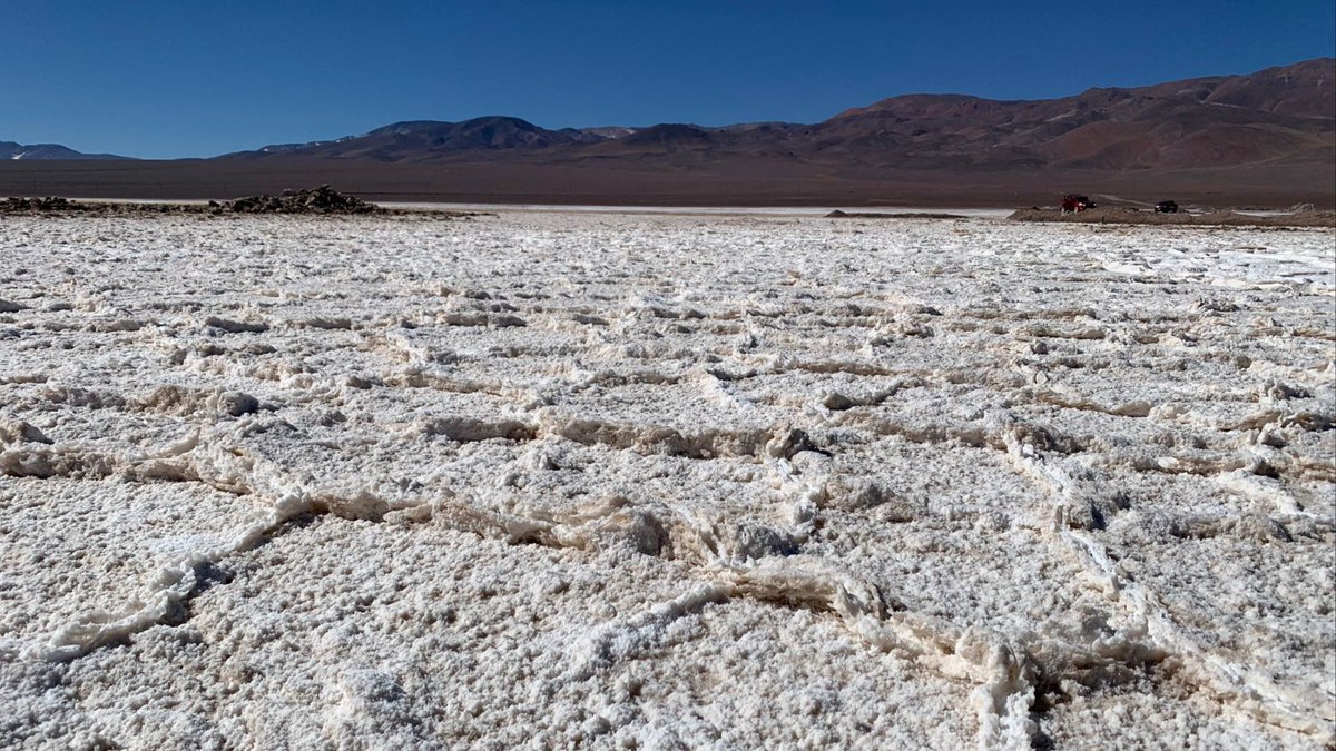 力拓斥近10亿美元入股智利锂矿项目】力拓(Rio Tinto)将斥资最高9亿美元，收购智利马里昆加锂项目近50%的股份。此举标志着自智利两年前对其锂矿产业实施半国有化以来，该领域最大的一笔外国投资。  https://t.co/YtkAOCZSbw