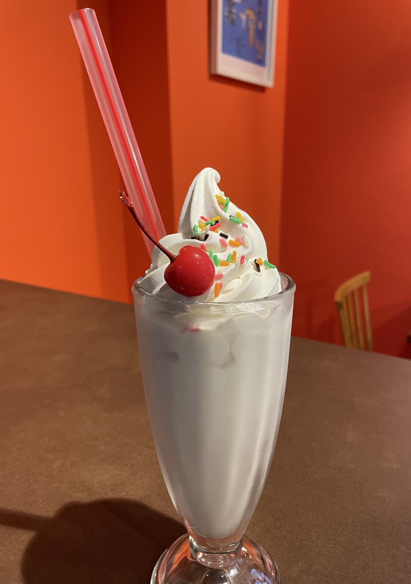 シェイクは限定のフレーバー合わせて10種類あります！！ランチタイムは、通常サイズより小さめサイズでご用意してます✨
皆様のご来店心よりお待ち致しております！
ハンバーガーショップ富吉。