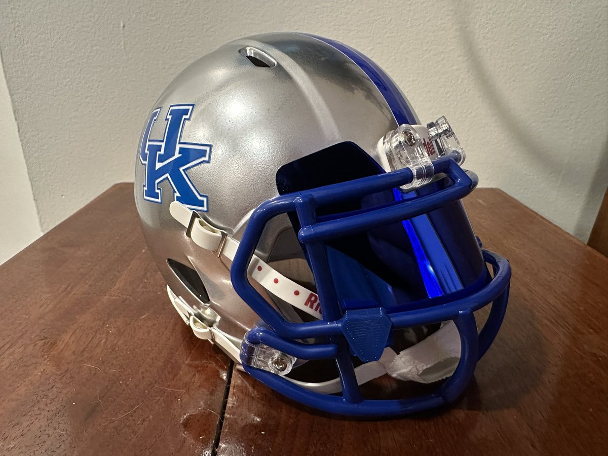 GarrettWhitford's tweet image. A good friend of mine is a huge Kentucky fan and asked if I could make him the chrome dome.  Of course I am going to try and make that happen.  @UKFootball #makingminihelmets #minihelmetcollection