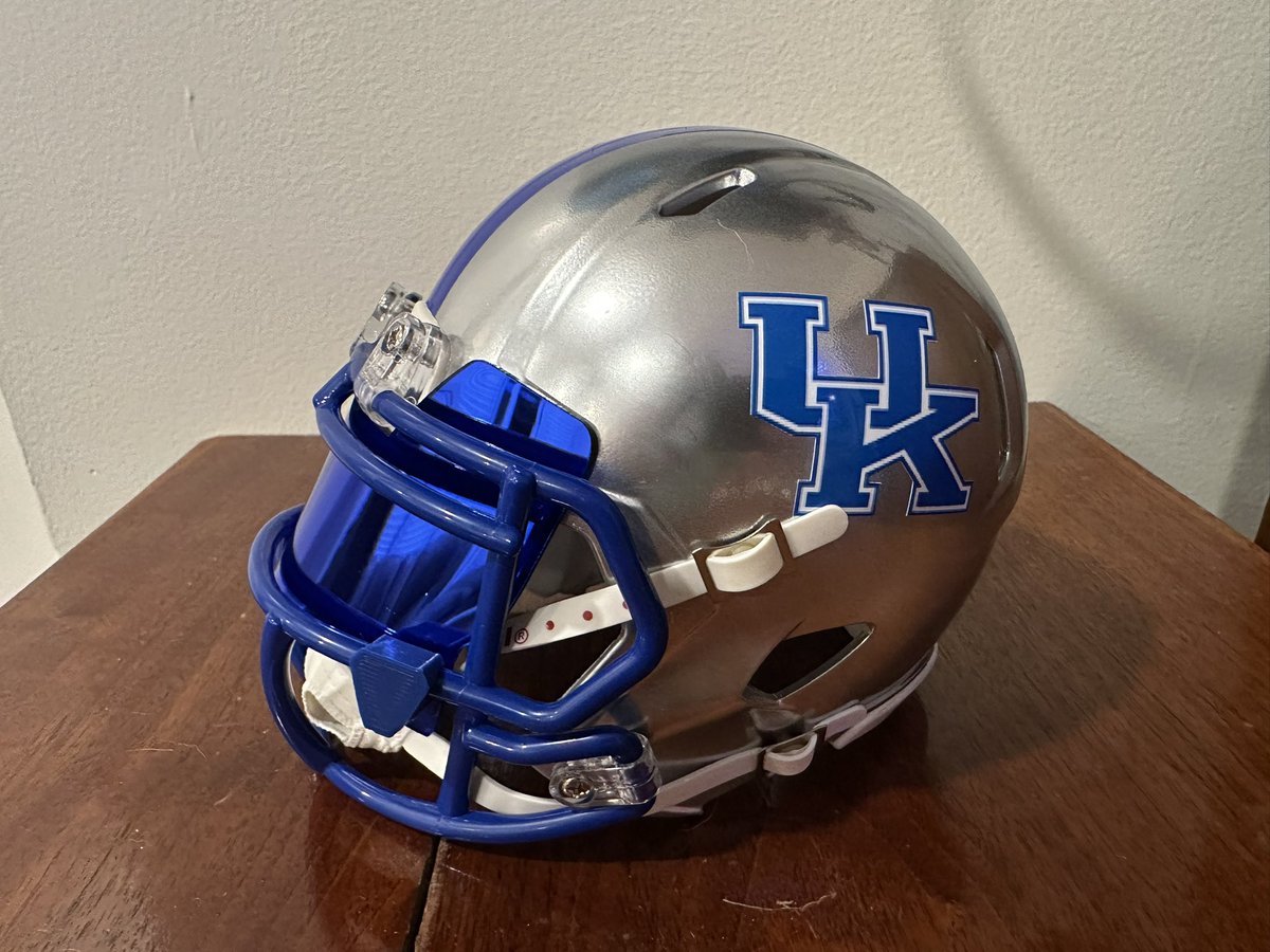 GarrettWhitford's tweet image. A good friend of mine is a huge Kentucky fan and asked if I could make him the chrome dome.  Of course I am going to try and make that happen.  @UKFootball #makingminihelmets #minihelmetcollection