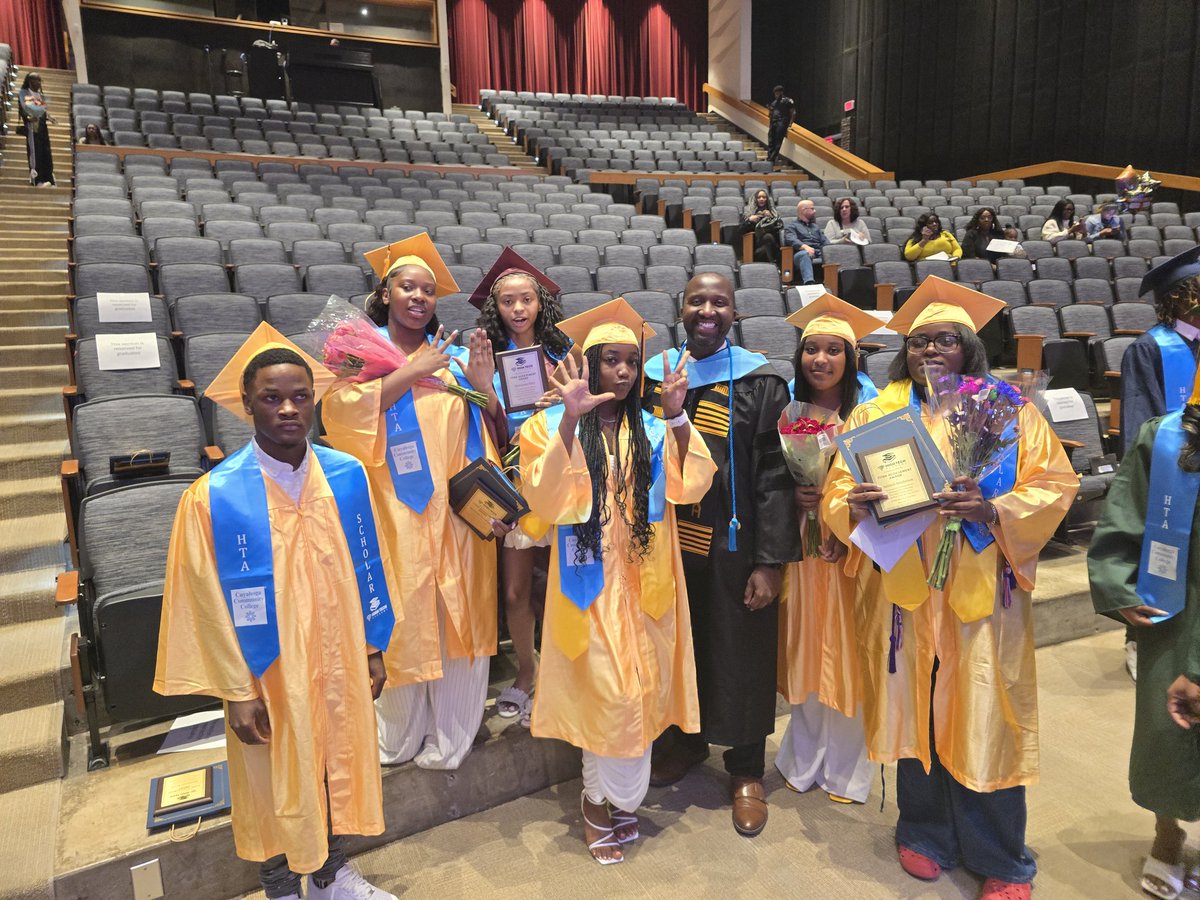 DrWarrenMorgan's tweet image. 🎵 It's the most wonderful time of the year 🎵 The @CLEMetroSchools 2025 graduation season began this evening with High Tech Academy. Some scholars earned their @TriCedu Associates degree and HS diploma at the same time! Congrats, graduates! #ProudCEO #CMSD