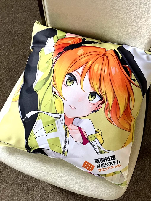 チーちゃんグッズサンプル頂いてご機嫌です。顔が良い。あと武器ーホルダーはバイクも武器扱いなんですね… #コンパス 