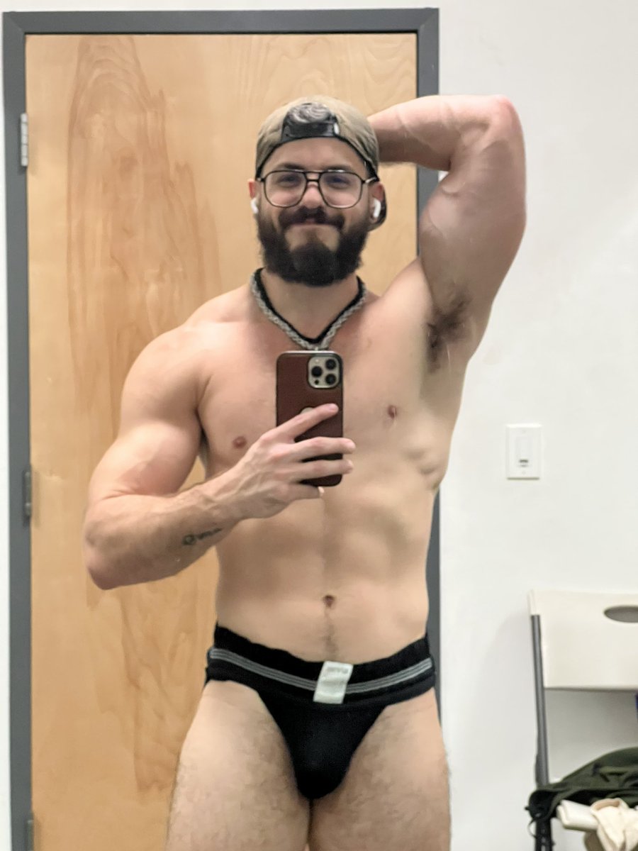 The three stage progression of taking shoulder/arm day pics 💪🐶